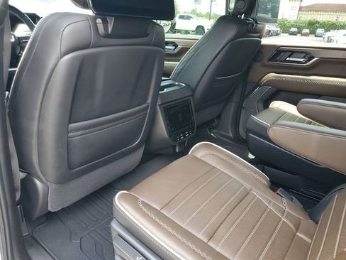 Used 2025 GMC Yukon XL Denali Ultimate AWD/4WD image 23