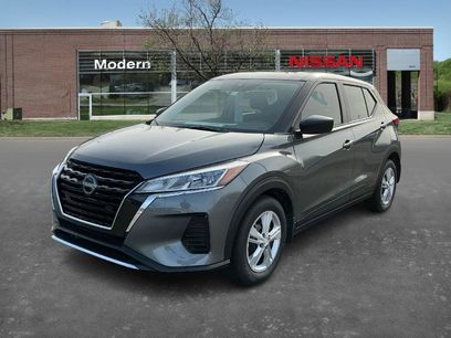New 2025 Nissan Kicks S