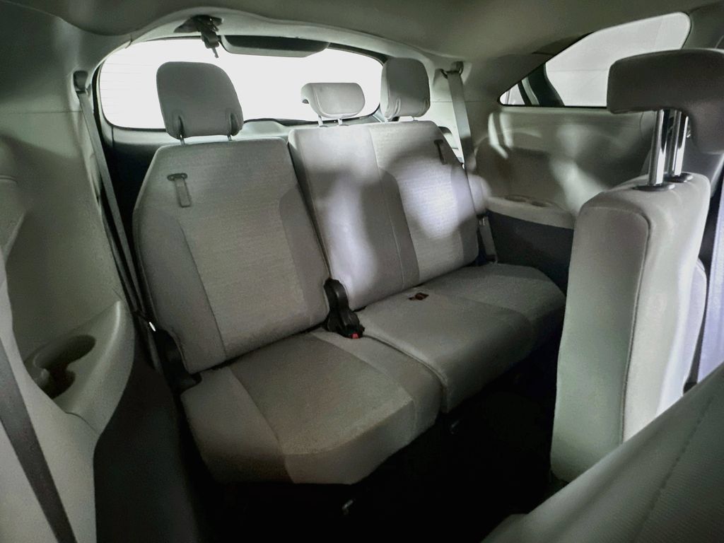 Used 2024 Toyota Sienna LE FWD image 16