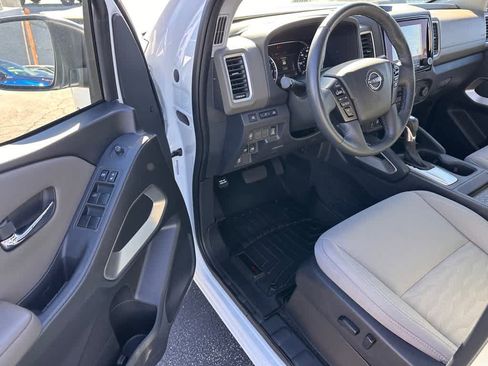 Used 2023 Nissan Frontier SV w/ SV Convenience Package image 9