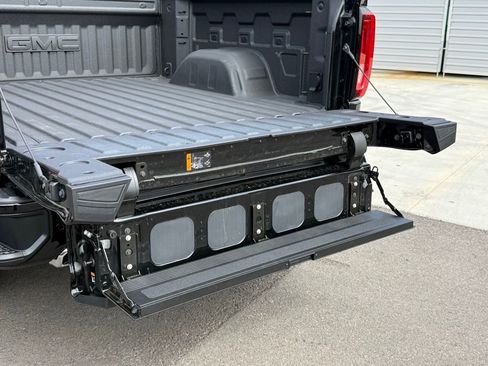 Used 2025 GMC Sierra 1500 AT4 w/ AT4 Premium Package AWD/4WD image 43