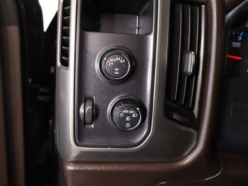 Used 2018 Chevrolet Silverado 1500 LT w/ LT Eassist Package AWD/4WD image 7