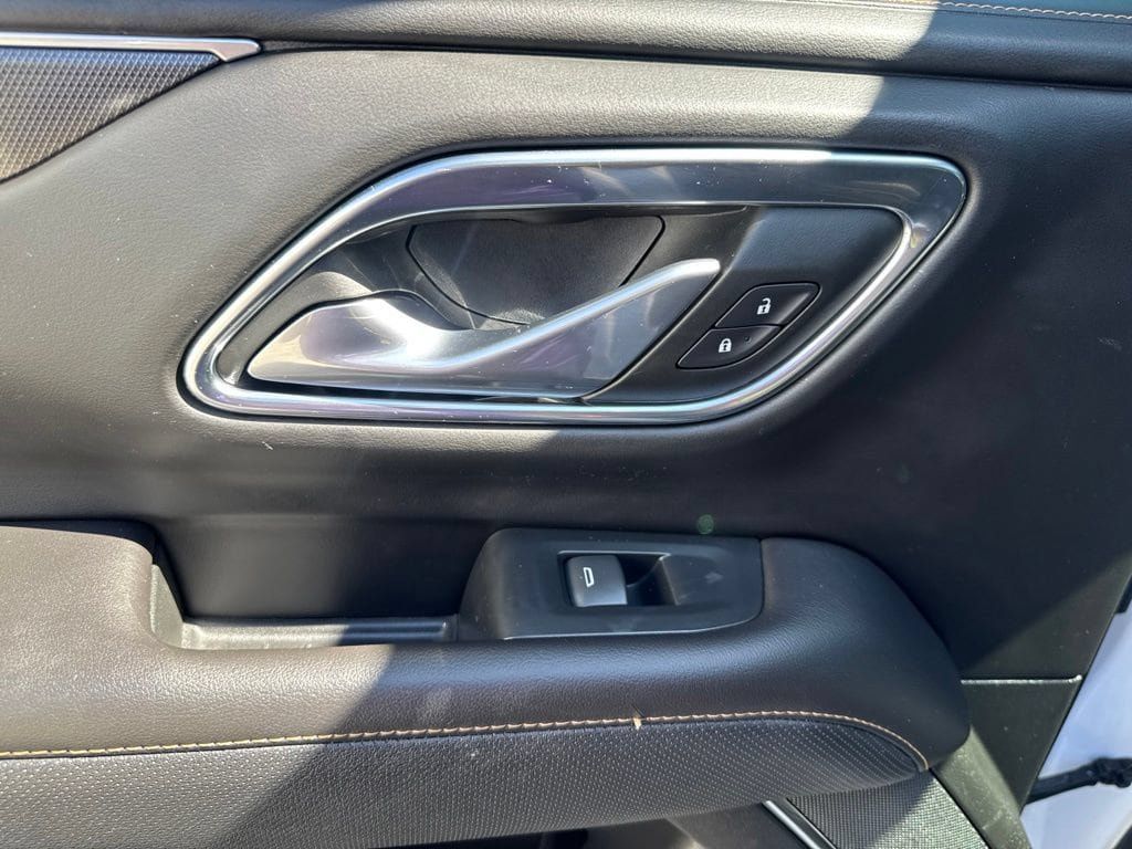 Used 2023 GMC Yukon AT4 w/ AT4 Premium Package AWD/4WD image 17