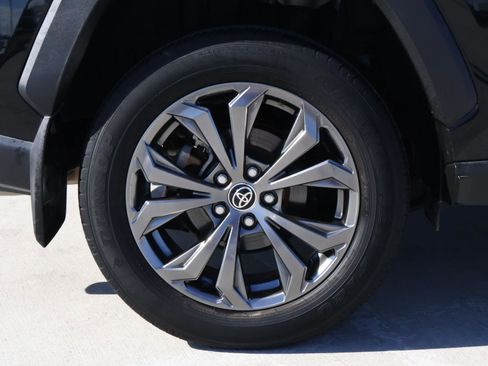 Used 2023 Toyota RAV4 XLE Premium image 8