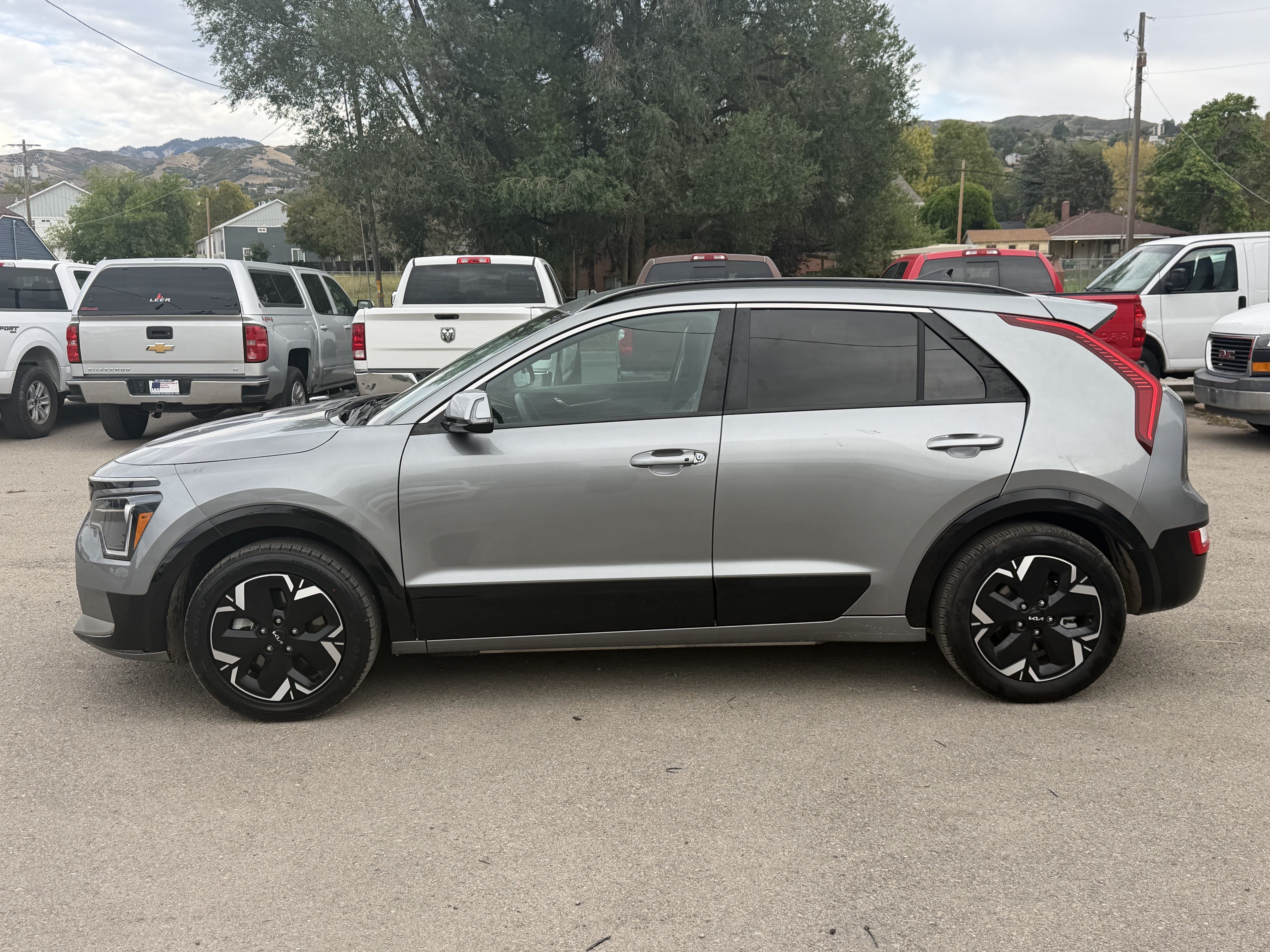 Used 2024 Kia Niro Wind FWD image 3