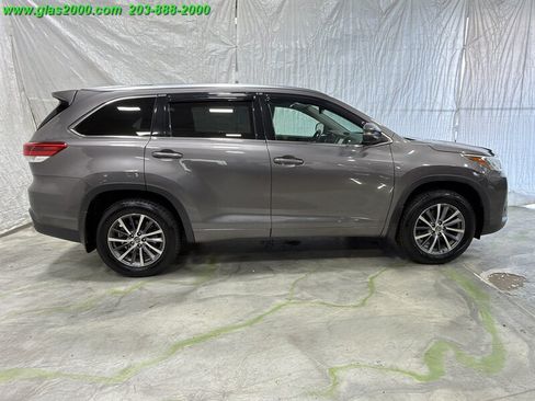 Used 2017 Toyota Highlander XLE AWD/4WD image 14