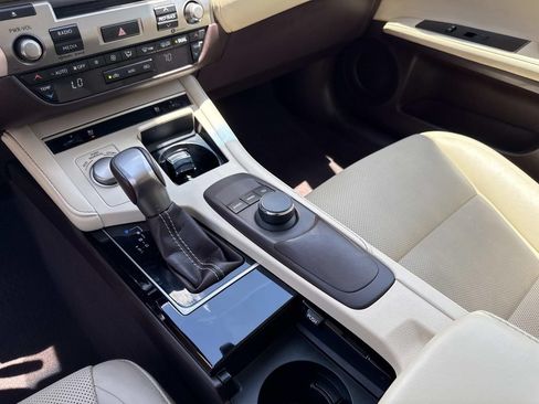 Used 2017 Lexus ES 350 w/ Premium Package FWD image 25