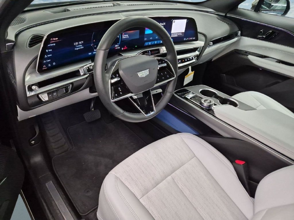 Certified 2024 Cadillac Lyriq Luxury RWD image 2