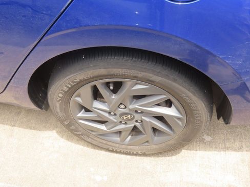 Used 2024 Hyundai Elantra SEL FWD image 15