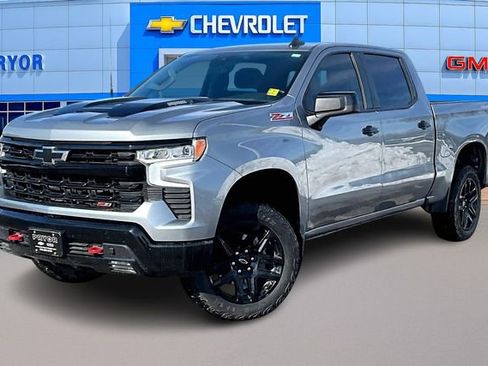 Used 2024 Chevrolet Silverado 1500 LT Trail Boss w/ Convenience Package II image 3
