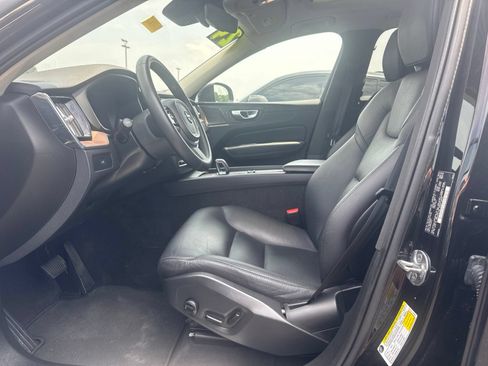 Used 2024 Volvo XC60 B5 Plus AWD/4WD image 19