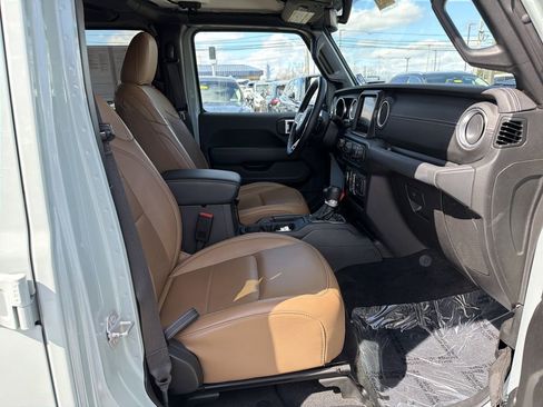 Used 2023 Jeep Wrangler Unlimited Sahara w/ Cold Weather Group image 16