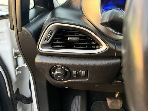 Used 2020 Chrysler Pacifica Touring-L w/ Advanced Safetytec Group image 14