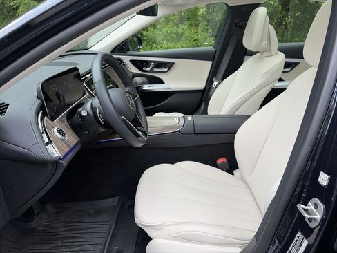 Used 2024 Mercedes-Benz E 350 4MATIC Sedan image 23