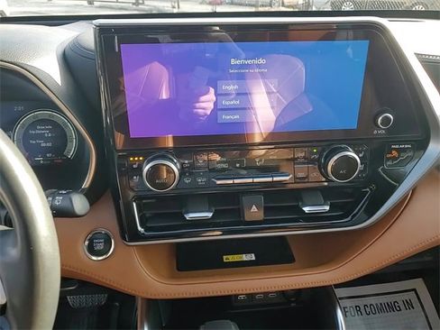 Used 2023 Toyota Highlander Platinum image 13