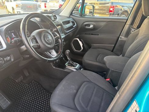 Used 2019 Jeep Renegade Latitude w/ Cold Weather Group image 12