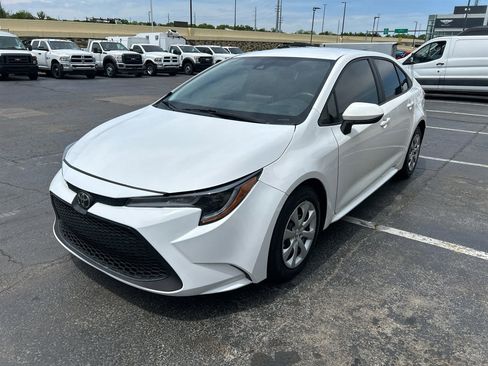 Used 2021 Toyota Corolla LE image 4