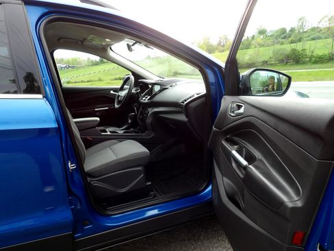 Used 2017 Ford Escape SE w/ Equipment Group 201A image 19