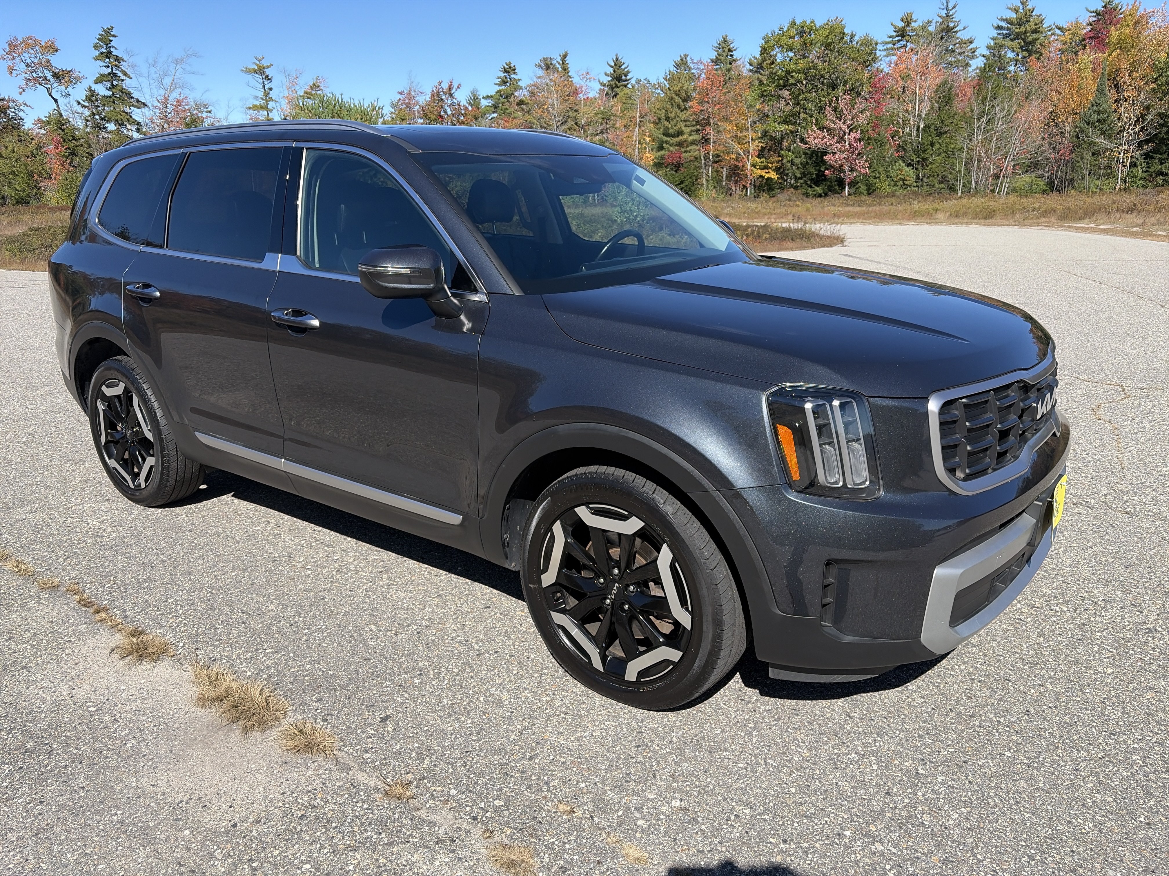 Certified 2024 Kia Telluride S w/ S Sunroof Package AWD/4WD image 3