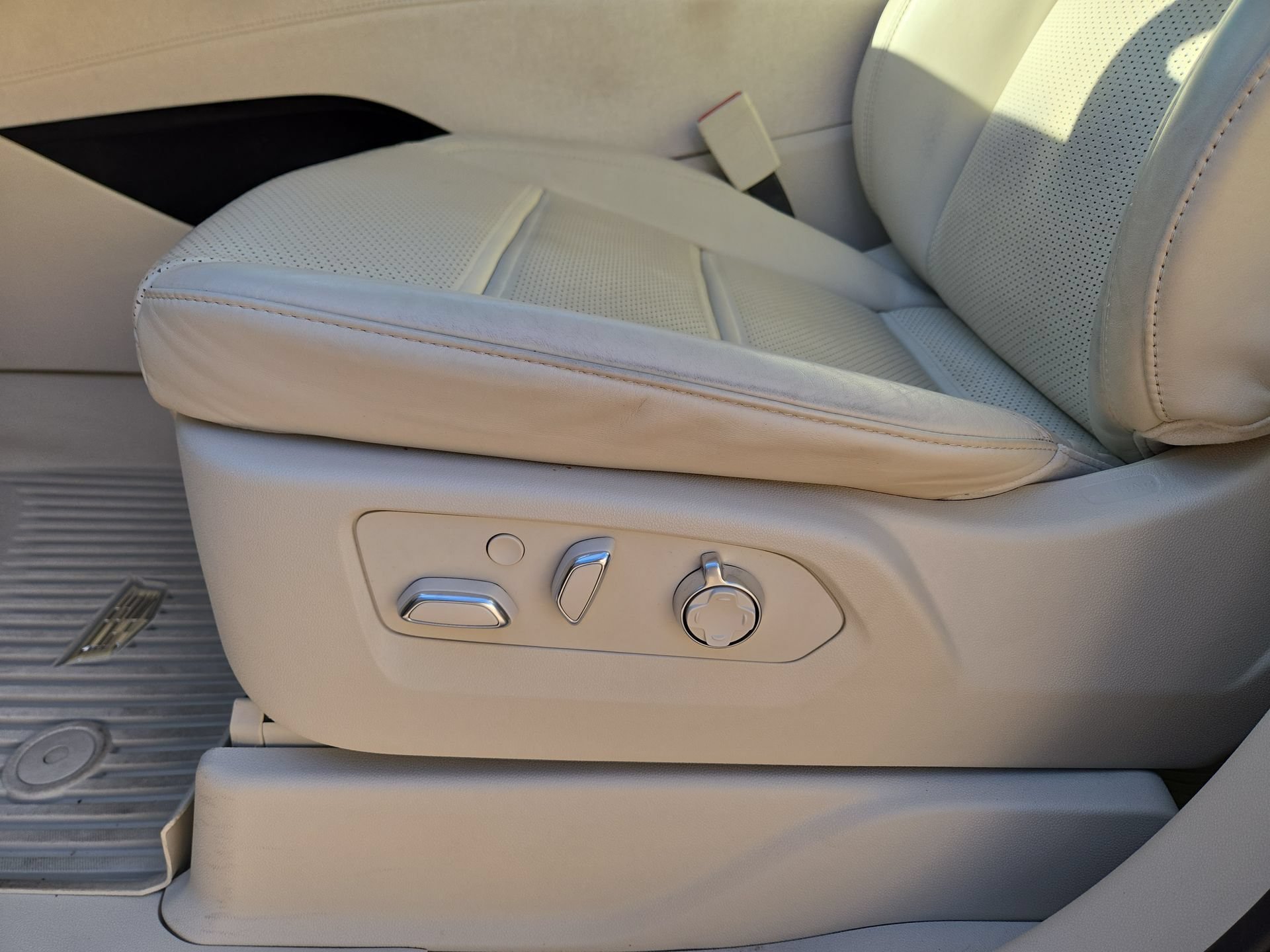 Used 2024 Cadillac Escalade Sport Platinum w/ LPO, Floor Liner Package AWD/4WD image 17