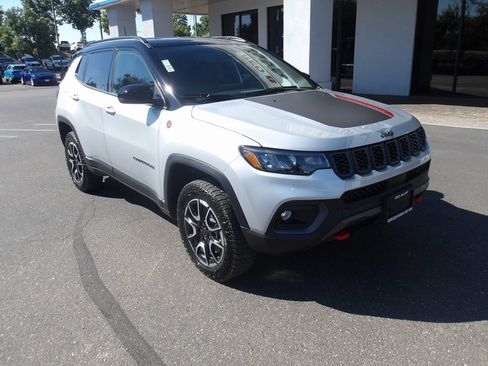 New 2025 Jeep Compass Trailhawk image 2
