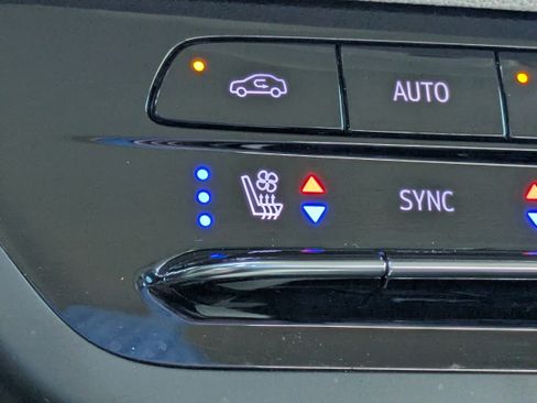 Used 2021 Buick Envision Avenir FWD image 22