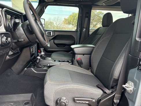 Used 2024 Jeep Wrangler Sport S image 10