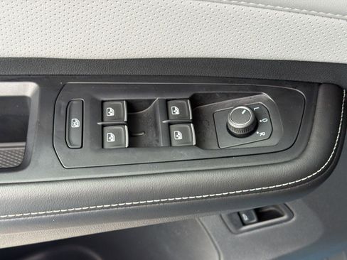 Used 2024 Volkswagen Atlas Cross Sport SEL R-Line AWD/4WD image 21