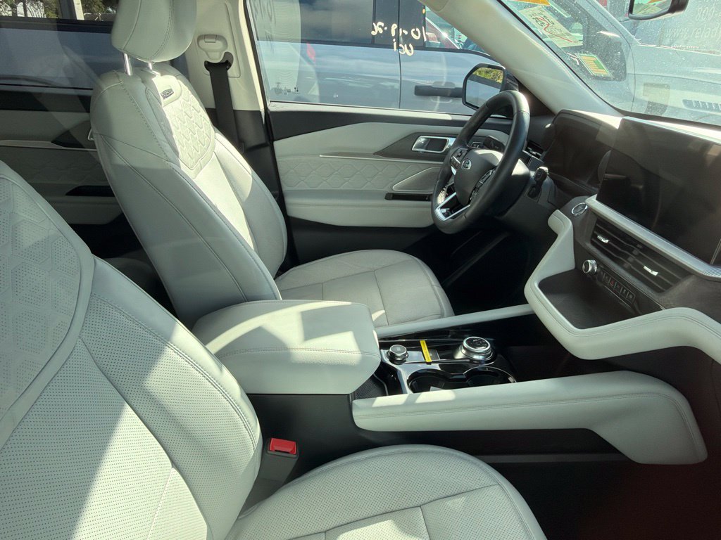 Certified 2026 Ford Explorer Platinum w/ LUX Leather Package AWD/4WD image 6