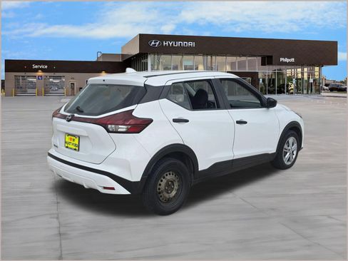Used 2024 Nissan Kicks SV image 9