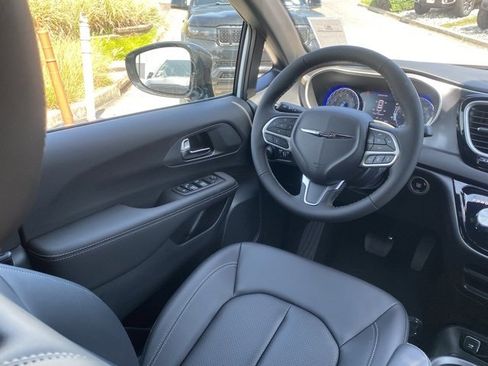 New 2026 Chrysler Voyager LX image 33