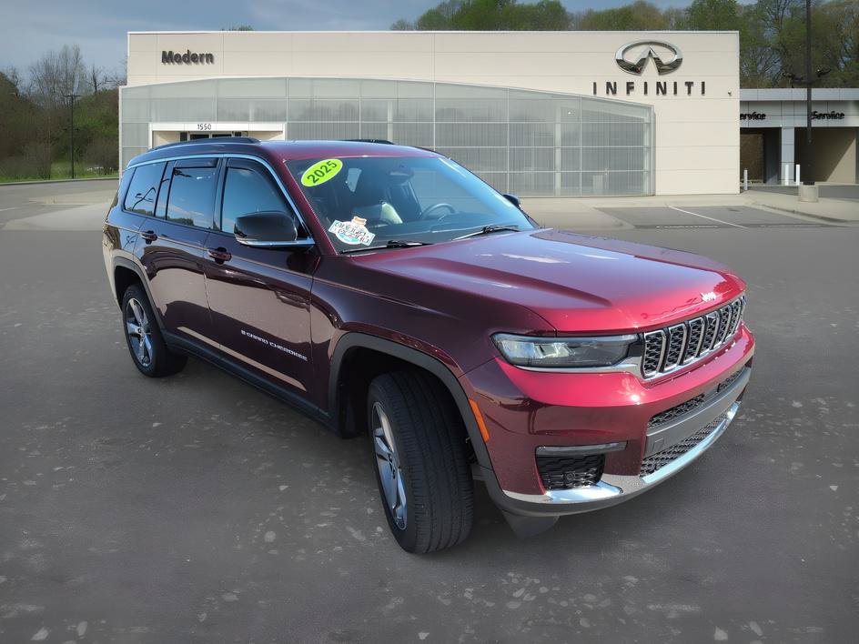 Used 2025 Jeep Grand Cherokee L Limited w/ Luxury Tech Group II AWD/4WD image 2