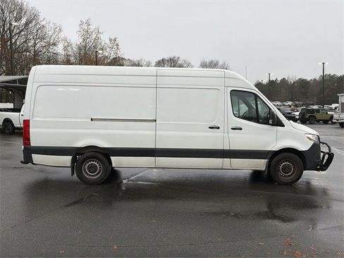 Used 2021 Mercedes-Benz Sprinter 2500 image 7