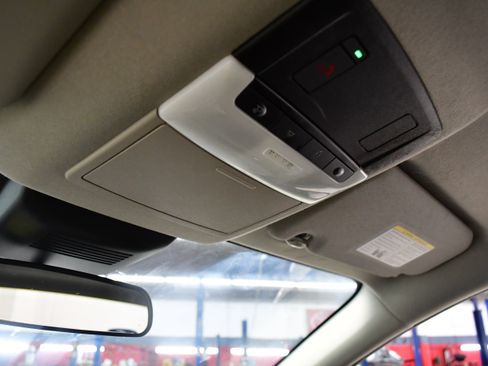 Used 2025 Nissan Sentra SV FWD image 29