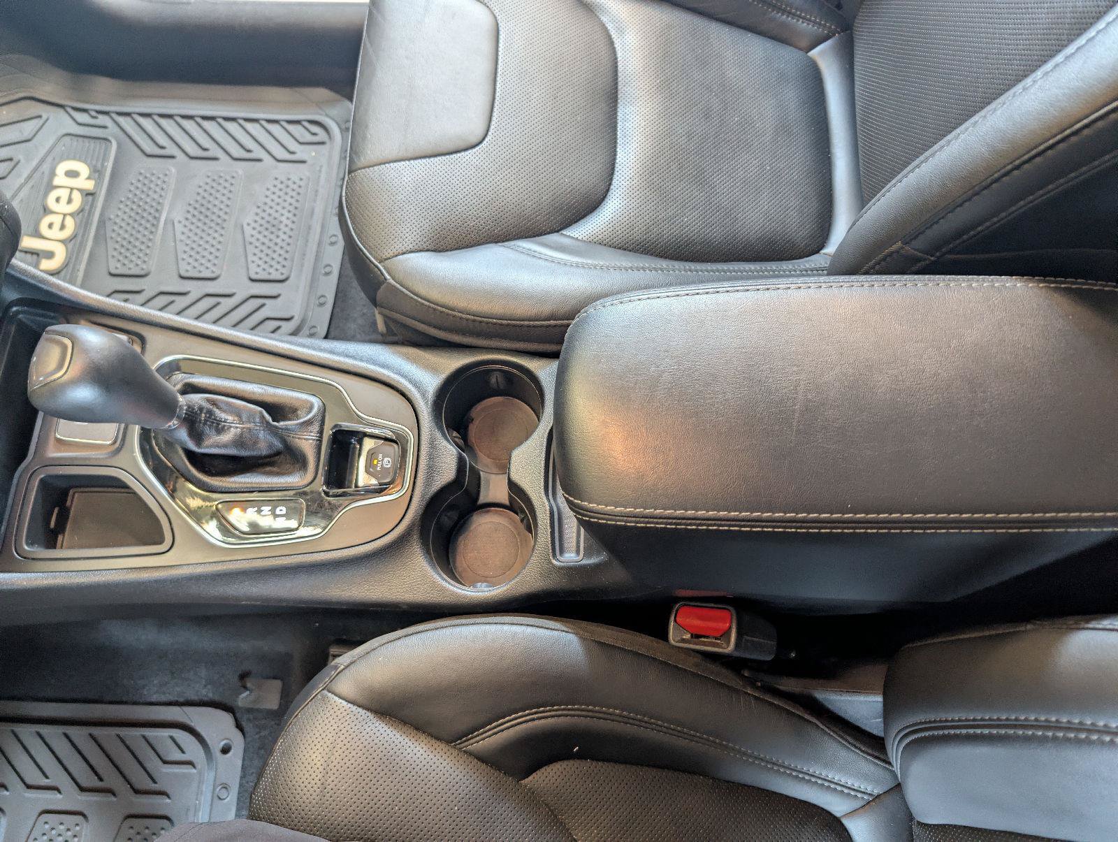 Used 2019 Jeep Cherokee Limited FWD image 29
