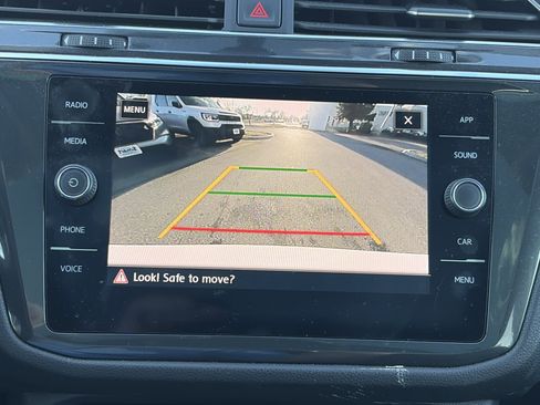 Used 2020 Volkswagen Tiguan SE w/ Panoramic Sunroof Package image 30