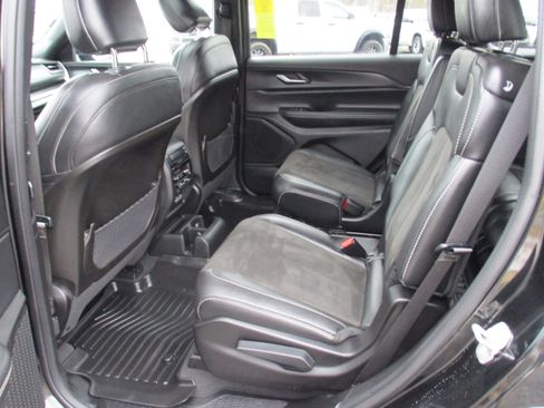 Certified 2023 Jeep Grand Cherokee L Laredo image 13