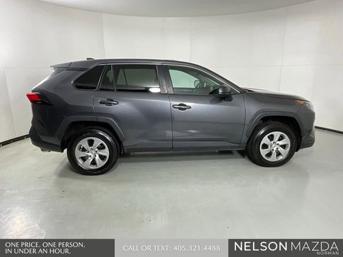 Used 2022 Toyota RAV4 LE FWD image 8