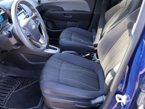 Used 2014 Chevrolet Sonic LT image 38