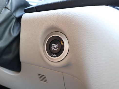 Used 2024 Chrysler Pacifica Touring-L FWD image 20