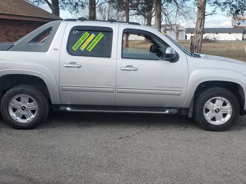 Used 2012 Chevrolet Avalanche LT w/ Suspension Package, Off-Road image 3