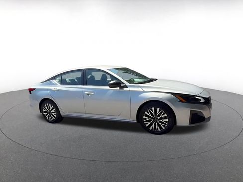 Used 2026 Nissan Altima 2.5 SV FWD image 2