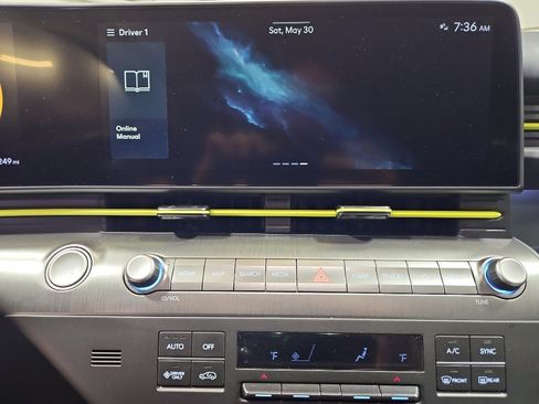 Used 2024 Hyundai Kona Limited FWD image 14