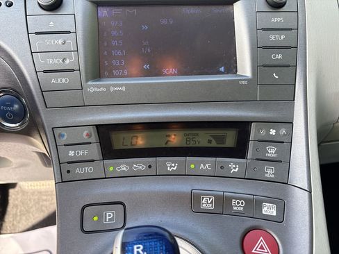 Used 2015 Toyota Prius Three FWD image 28
