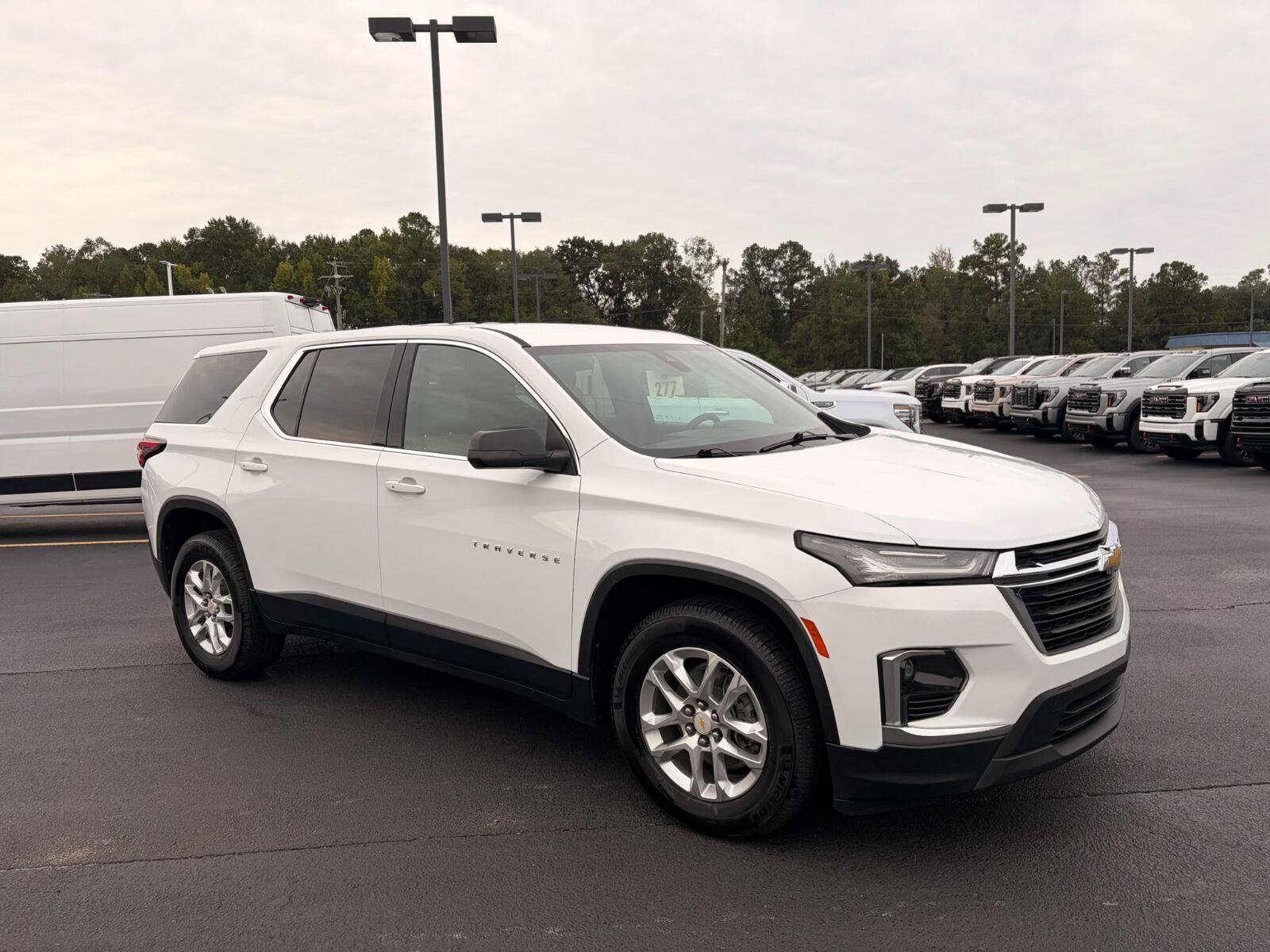 Used 2022 Chevrolet Traverse LS FWD image 3