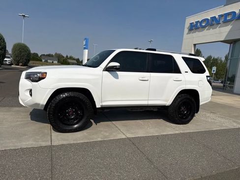 Used 2021 Toyota 4Runner SR5 Premium w/ Moonroof Package AWD/4WD image 11