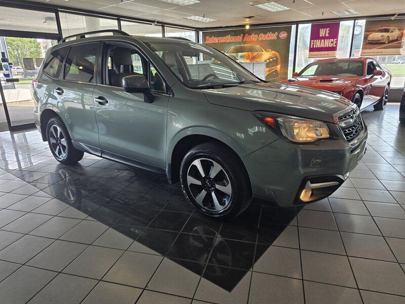 Used 2017 Subaru Forester 2.5i Limited AWD/4WD image 3