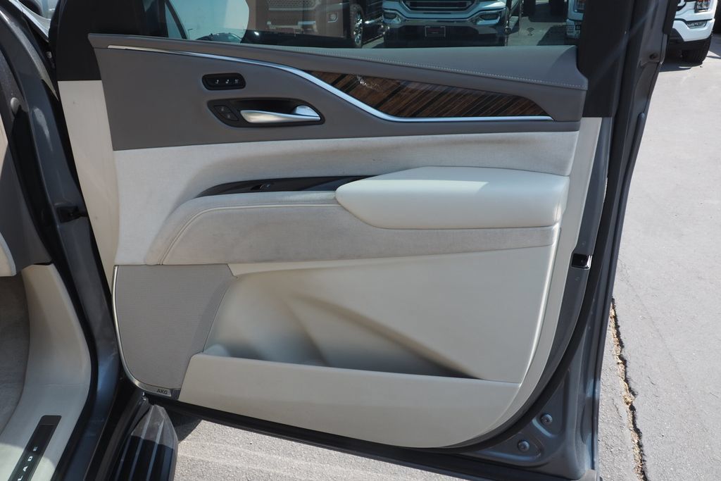 Used 2021 Cadillac Escalade ESV Sport Platinum w/ Heavy-Duty Trailer Package AWD/4WD image 25