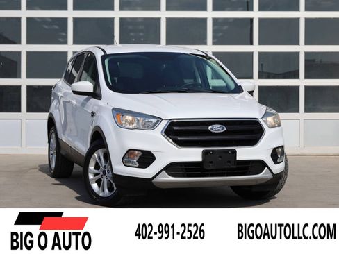 Used 2017 Ford Escape SE FWD image 1