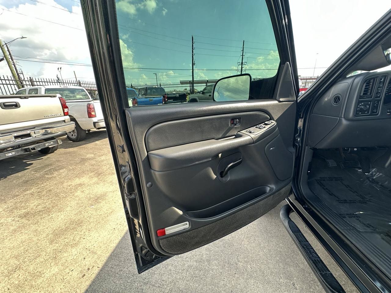 Used 2005 GMC Sierra 2500 SLE w/ Heavy-Duty Power Package AWD/4WD image 25